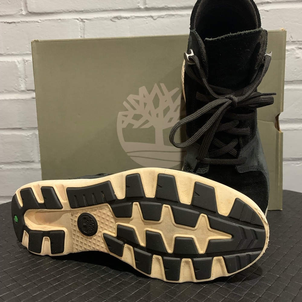 Timberland women’s size 9.5 Black Suede Chukka Boots with White Sole - Picture 3 of 10